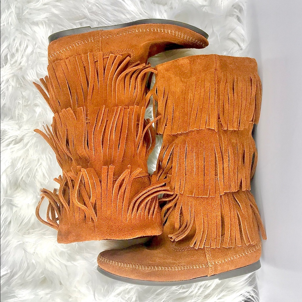 MINNETONKA Moccasin Three-Layer Fringe Boot Size 6 - Picture 2 of 8